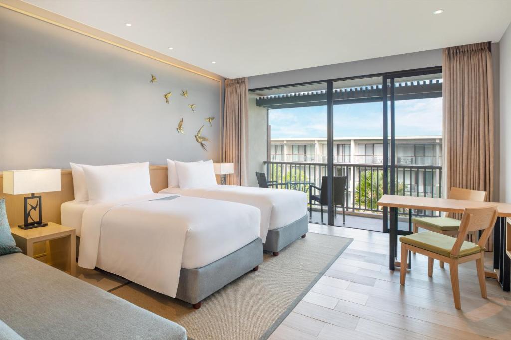 Le Meridien Khao Lak Resort & Spa